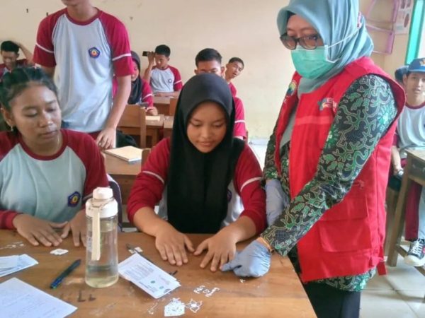 Kegiatan Penjaringan Kesehatan Anak Sekolah yang dilakukan oleh UPTD Puskesmas Rawat Inap Tanjungsari di SMK Negeri Tanjungsari